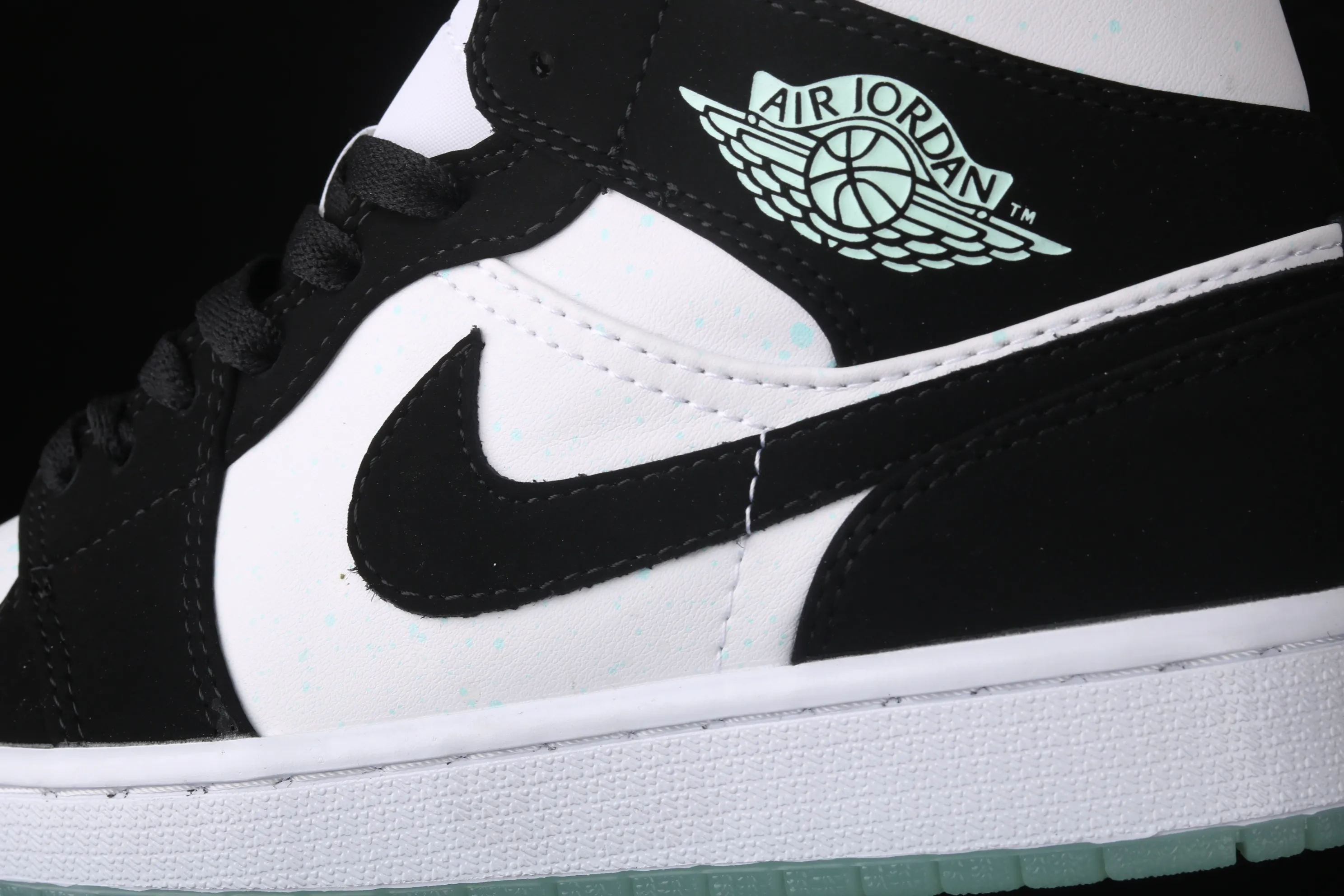 All categories Air Jordan Jordan series basketball shoes Air Jordan 1 Mid Air Jordan 1 Mid AJ1 Joe 1 black and white color luminous starry mid-top BQ6931-103